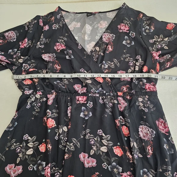 Torrid Black Floral Top Size 2 - Picture 6 of 9